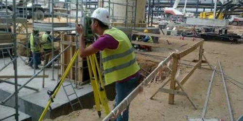 Oamenilor li s-au luat banii şi documentele nu sunt gata de 3 ani