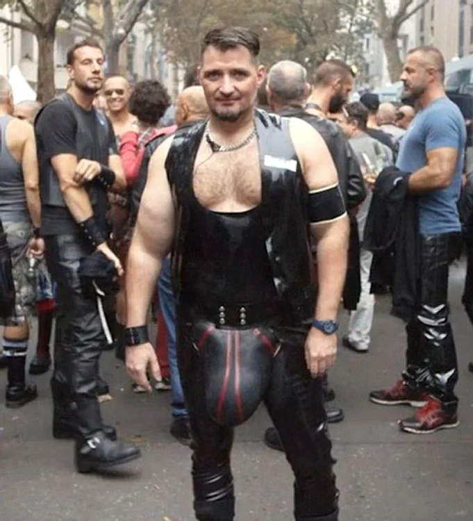 Micha Stuntz are un penis care cântărește 4,5 kilograme