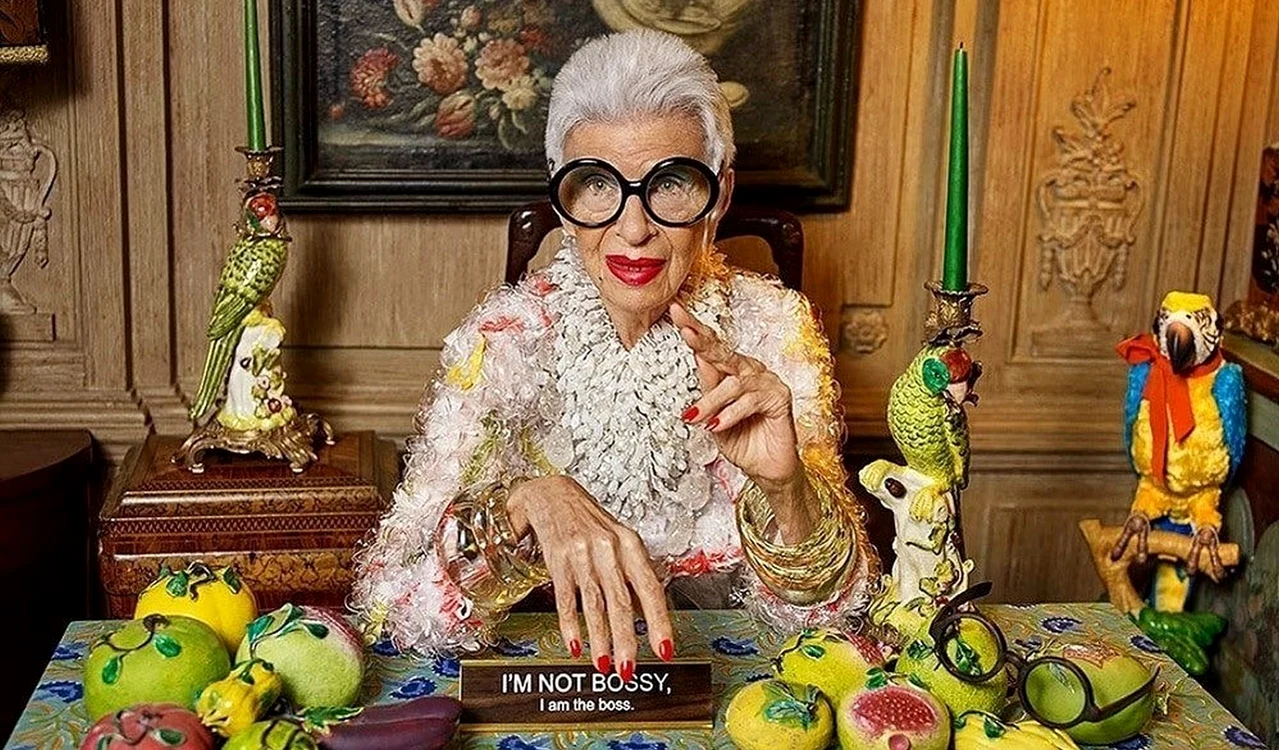 Iris Apfel, supranumită „starleta geriatrică”, a murit la 102 ani / foto: Instagram