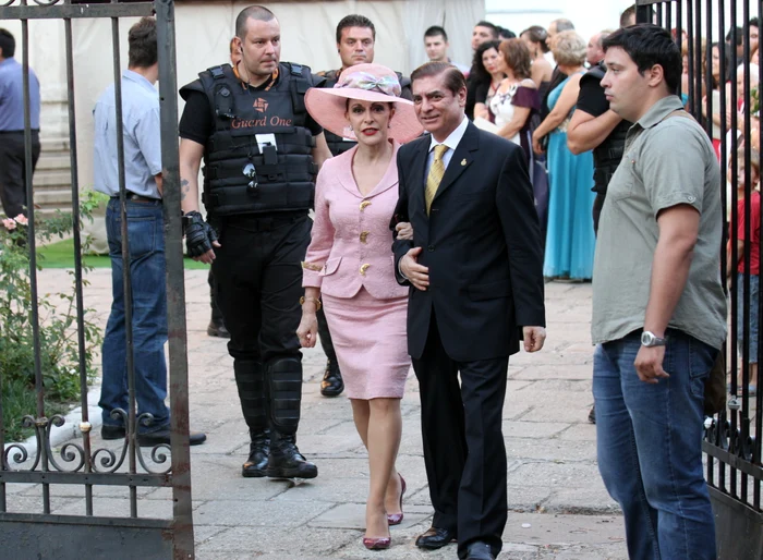 Prinţul Paul şi prinţesa Lia au de plătit unui cetăţean britanic o datorie de 1,8 milioane de lire sterline.