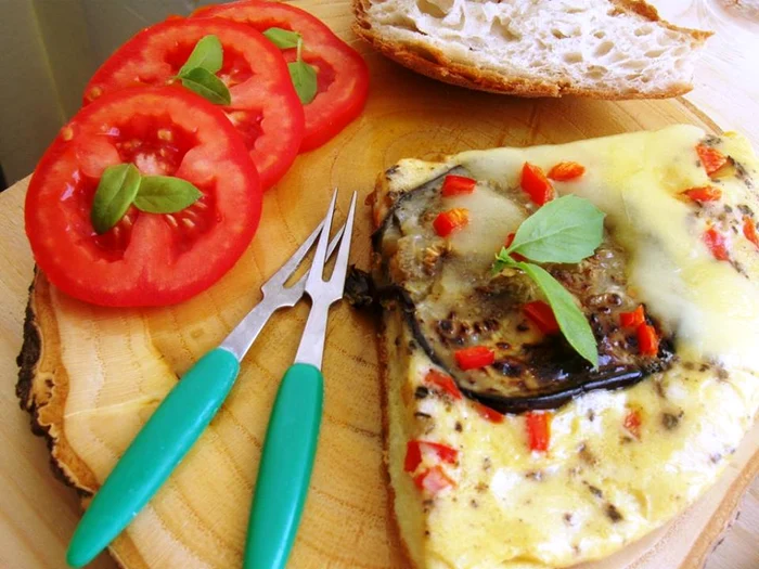 
    Omletă cu vinete coapte  