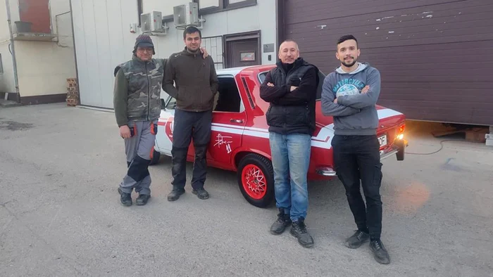 Echipa care transformă maşinile clasice în electrice. FOTO: AXD Tuning