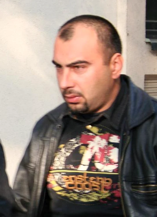 Botoşani: Agent Lucian Leahu, ridicat de mascaţi