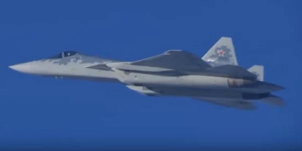 Avionul Su-57 zburand in Siria Captura YouTube