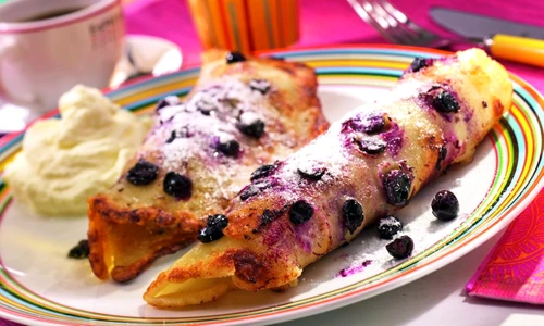 clatite cu dulceata de coacaze negre jpeg