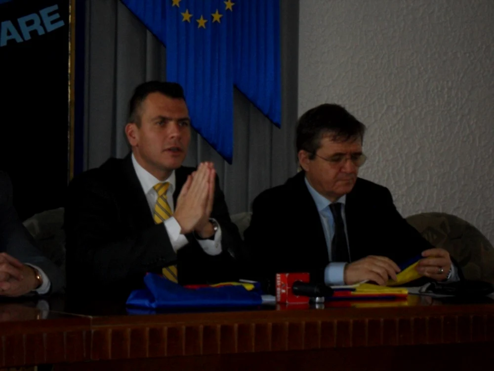Autorităţile locale organizează o serie de manifestări, de 1 decembrie