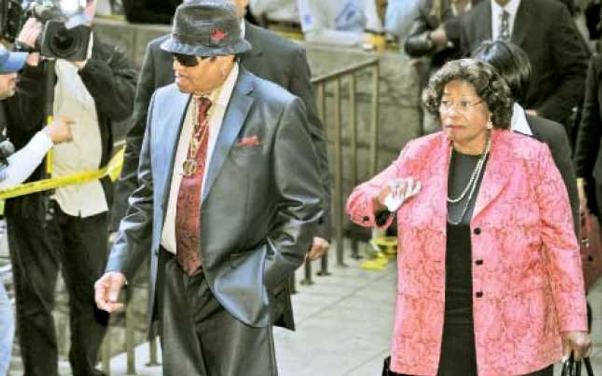 Joe şi Katherine Jackson, părinţii lui Michael, la ieşirea din sala de judecată  Foto:AFP