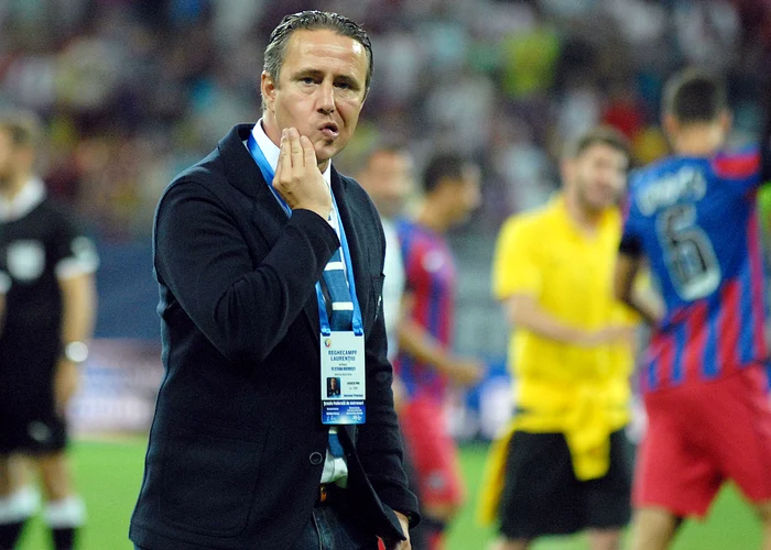 
    ReghecampfFoto Click!  