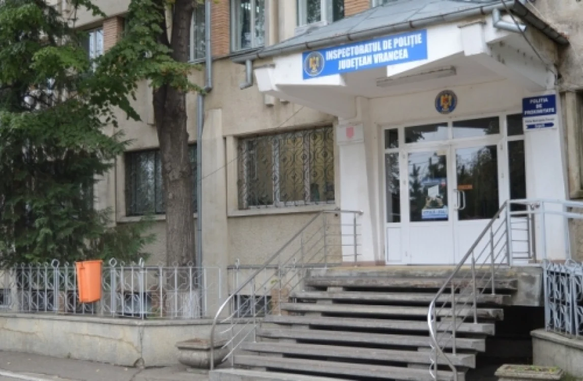 Noi oameni din poliţia Vrancea, implicaţi în infracţini