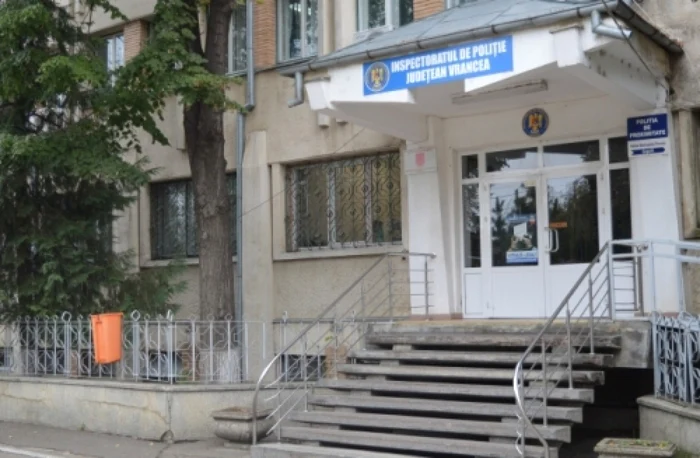 Noi oameni din poliţia Vrancea, implicaţi în infracţini