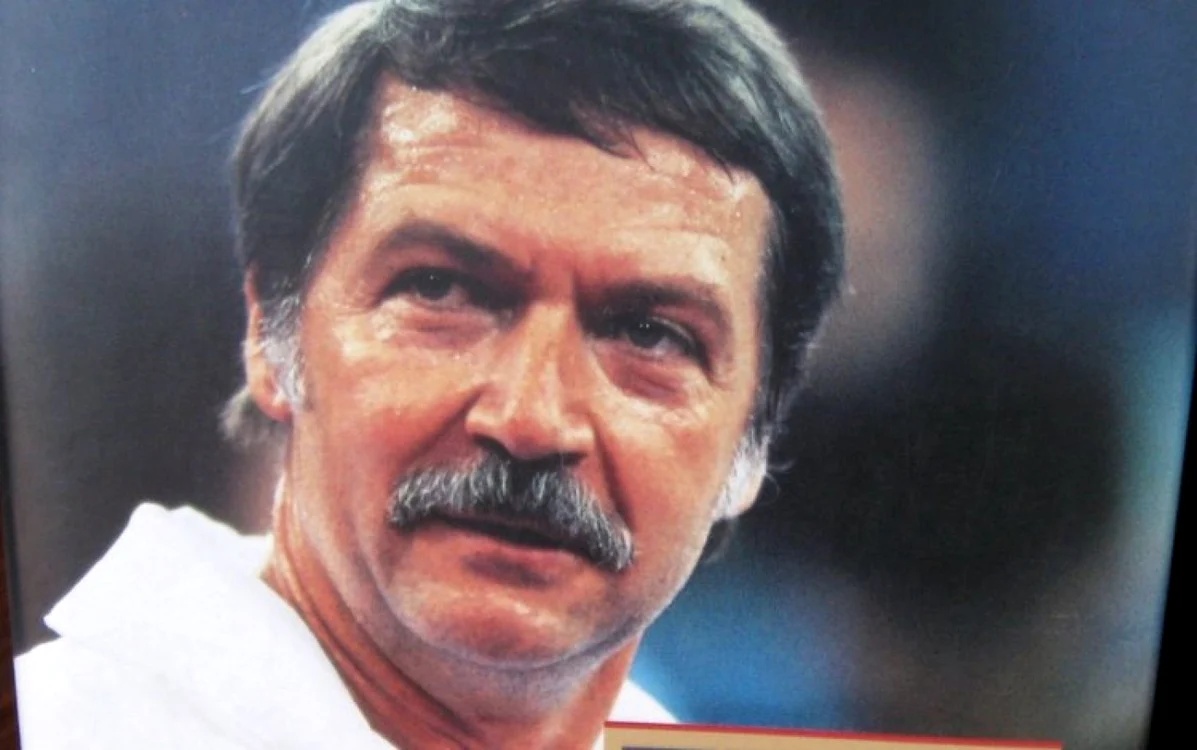 Bela Karolyi, pe coperta cărţii „Fără teamă: puterea, pasiunea şi politica unei vieţi în gimnastică” (1994). Sursa: amazon.com