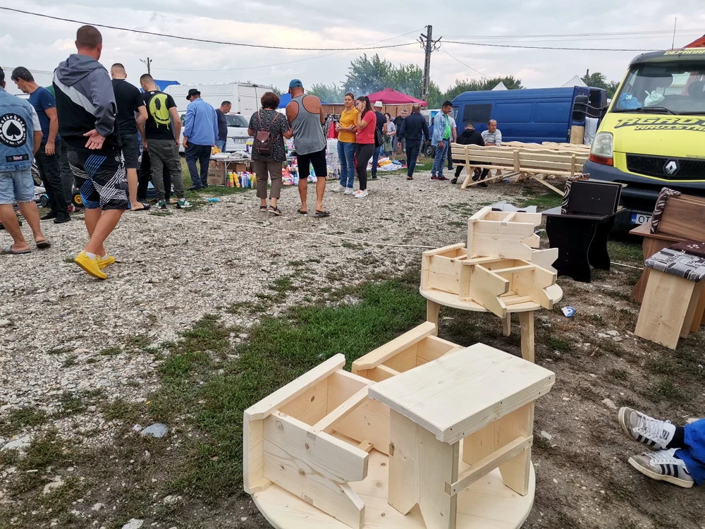 În târgul de la Osica de Sus găsești de toate FOTo: A.M.