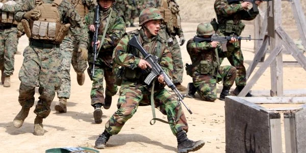 Militarii au intervenit pentru a-şi salva camarazii