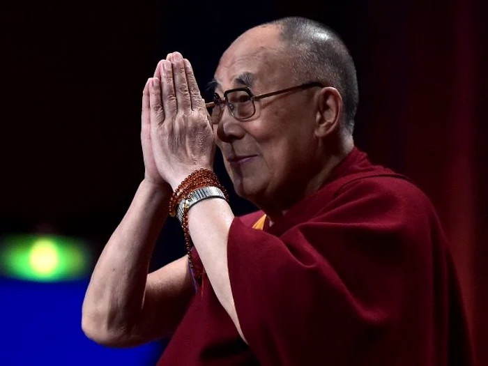 Dalai Lama a fost transportat la spital după ce a acuzat dureri severe de piept şi tuse Foto:GettyImages