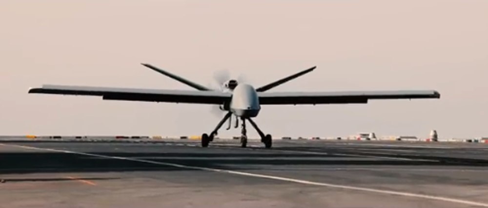 Momentul în care o dronă de mari dimensiuni decolează în premieră de pe cel mai nou portavion britanic VIDEO