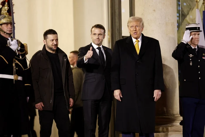 Volodimir Zelenski alături de președintele francez și Donald Trump FOTO EPA-EFE