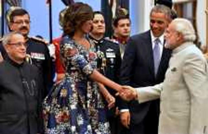 Prima Doamnă a SUA, alături de Barack Obama, dă mâna cu premierul indian Narendra Modi FOTO AP