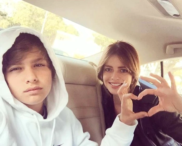 4 alexandra dinu si fiul jpg jpeg