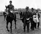 Prințul Ali Aga Khan cu calul său câștigător Petite Etoile în 1959. FOTO: Getty Images