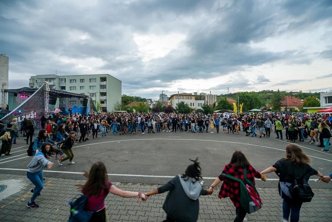 Distracție maximă la festivalul din curtea școlii FOTO Anda Culișir