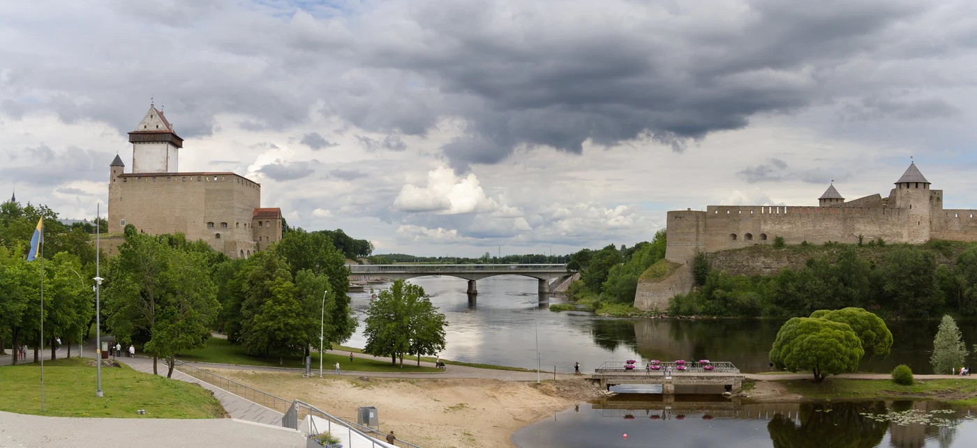 Podul de peste râul Râul Narva, la granița dintre Rusia și Estonia FOTO SHUTTERSTOCK