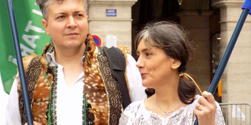 Florin Dobrescu lider neolegionar si sotia sa Ioana Dobrescu foto Facebook jpg