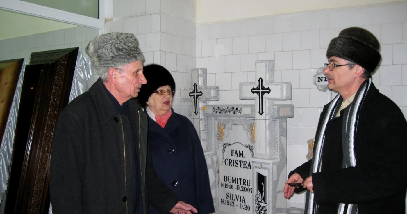 Foarte mulţi vârstnici îşi pregătesc din timp cele necesare înmormântării