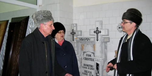 Foarte mulţi vârstnici îşi pregătesc din timp cele necesare înmormântării