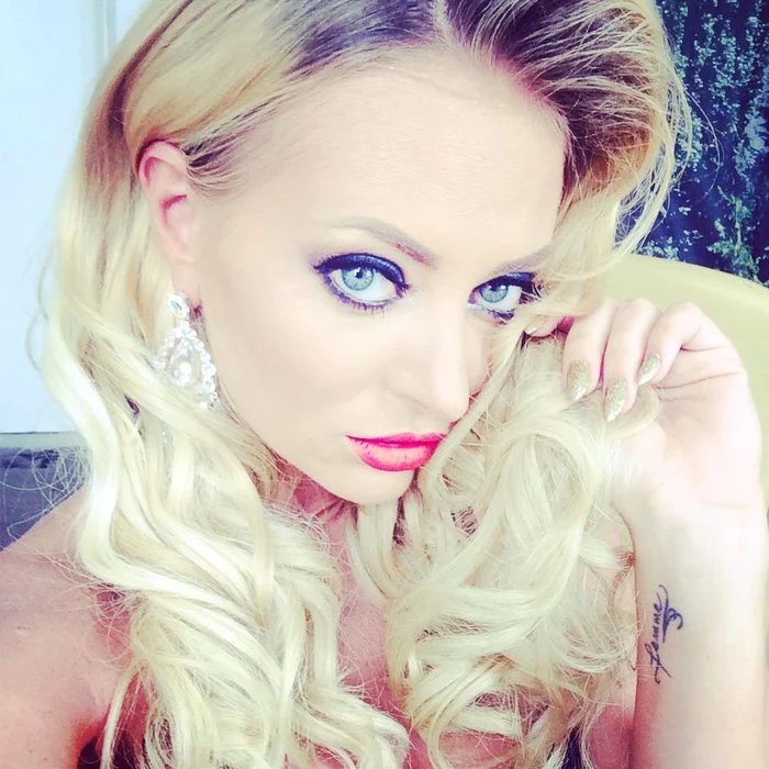 Delia e o fumătoare înrăită şi nu vrea deloc să scape de acest viciuSursă foto:Facebook