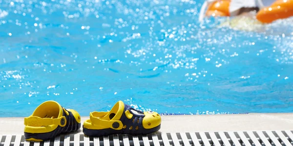 Piscina - copii - inec FOTO Shutterstock 