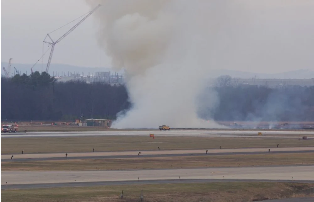 Motorul unui avion United Airlines a luat foc la decolare. Aeronava s-a întors de urgență la Washington