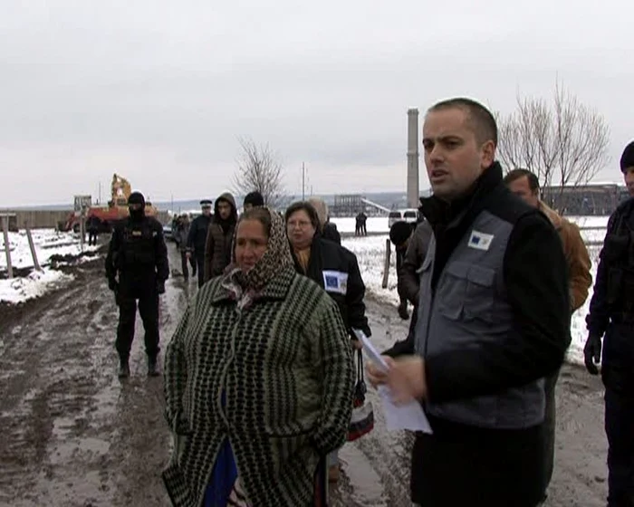 Comisarii Gărzii de Mediu au descins la depozitele de fier vechi din Strehaia FOTO Corina Macavei