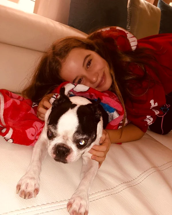 Irina Columbeanu se bucură de timpul petrecut în America alături de mama ei şi de iubitul acesteia, Mr. Pink 