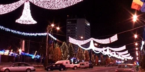 La Piatra Neamţ au fost aprinse luminiţele de sărbători