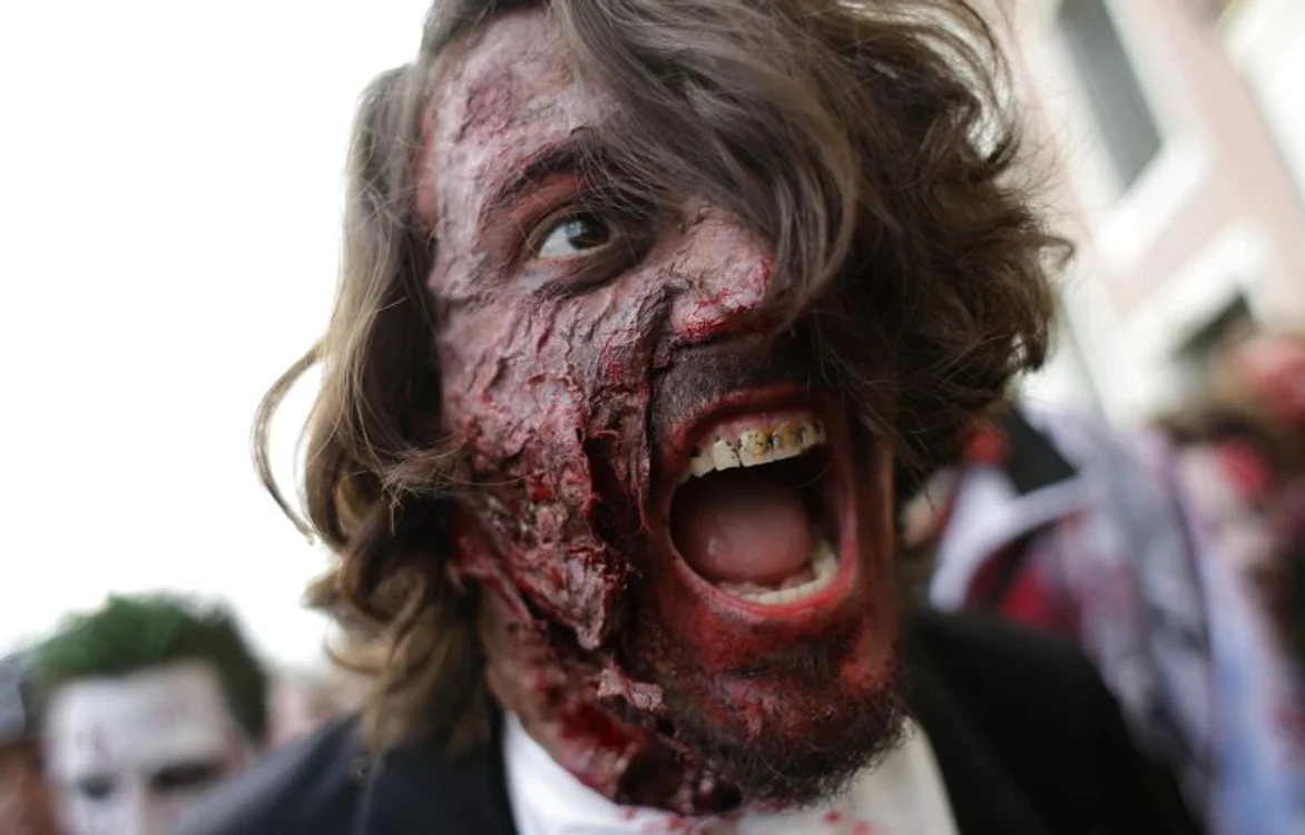 Ziua de sâmbătă a fost rezervată zombilor, în cadrul Carnavalului de la Veneţia (Foto: Reuters)