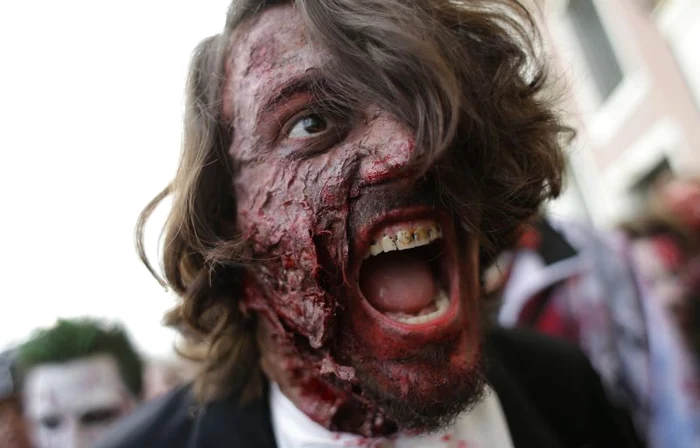 Ziua de sâmbătă a fost rezervată zombilor, în cadrul Carnavalului de la Veneţia (Foto: Reuters)
