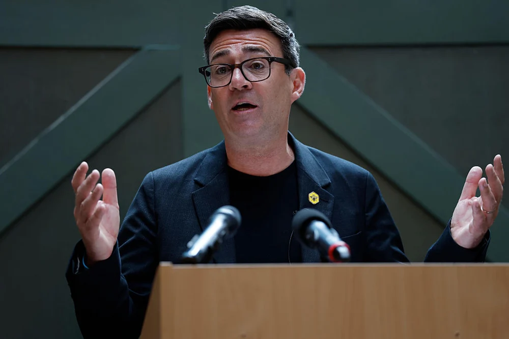 Andy Burnham, noul premier britanic, aduce „modelul de la Manchester” la Londra. Poate look-ul său să devină o armă politică?