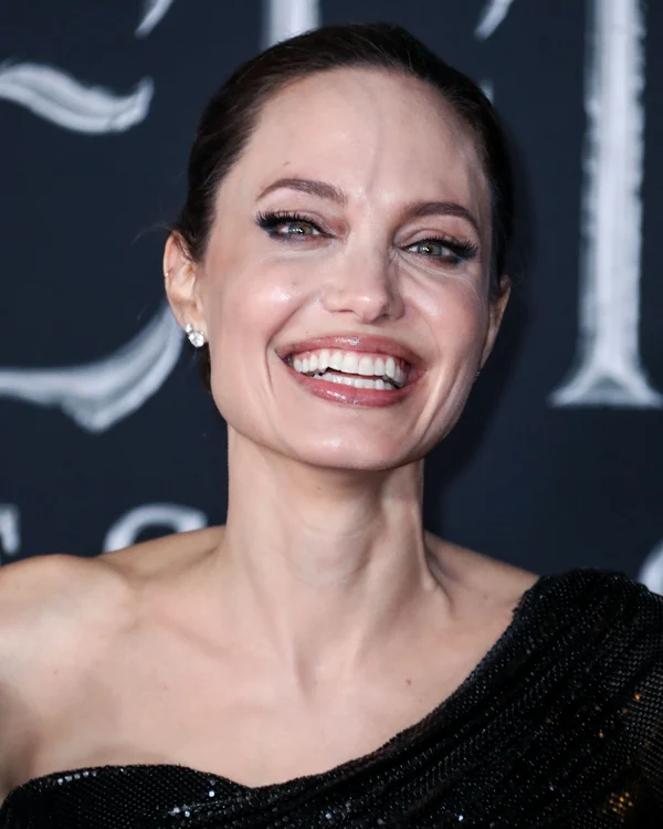 1 angelina jolie deschidere jpg jpeg