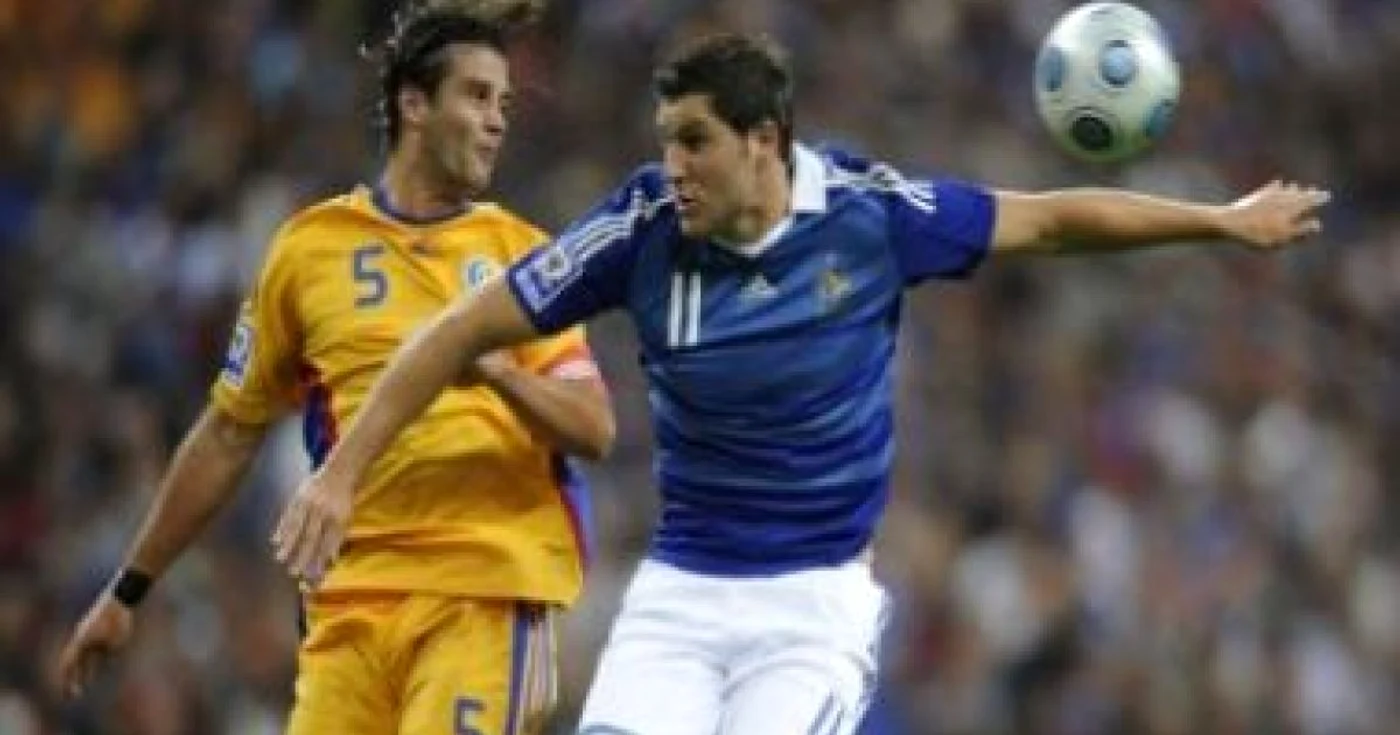 Chivu: "Echipa naţională se antrenează pe un teren care e jale"
