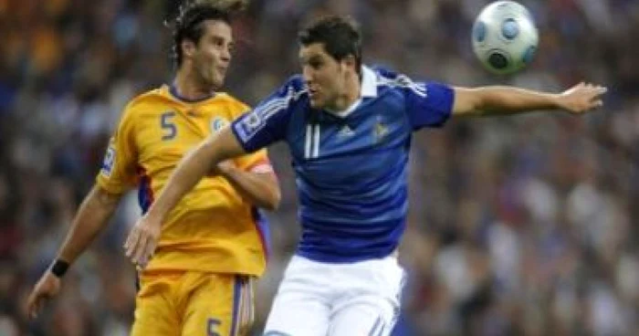 Chivu: "Echipa naţională se antrenează pe un teren care e jale"