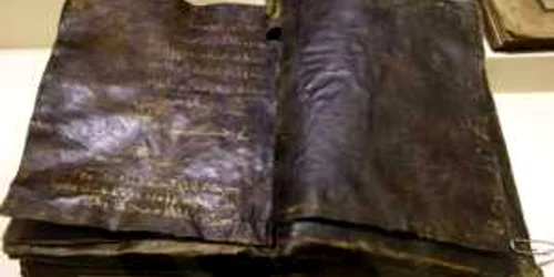 Cartea ar conţine învăţăturile de început ale lui Isus Hristos, scrise cu litere aurite pe piele de animal în dialectul siriac
