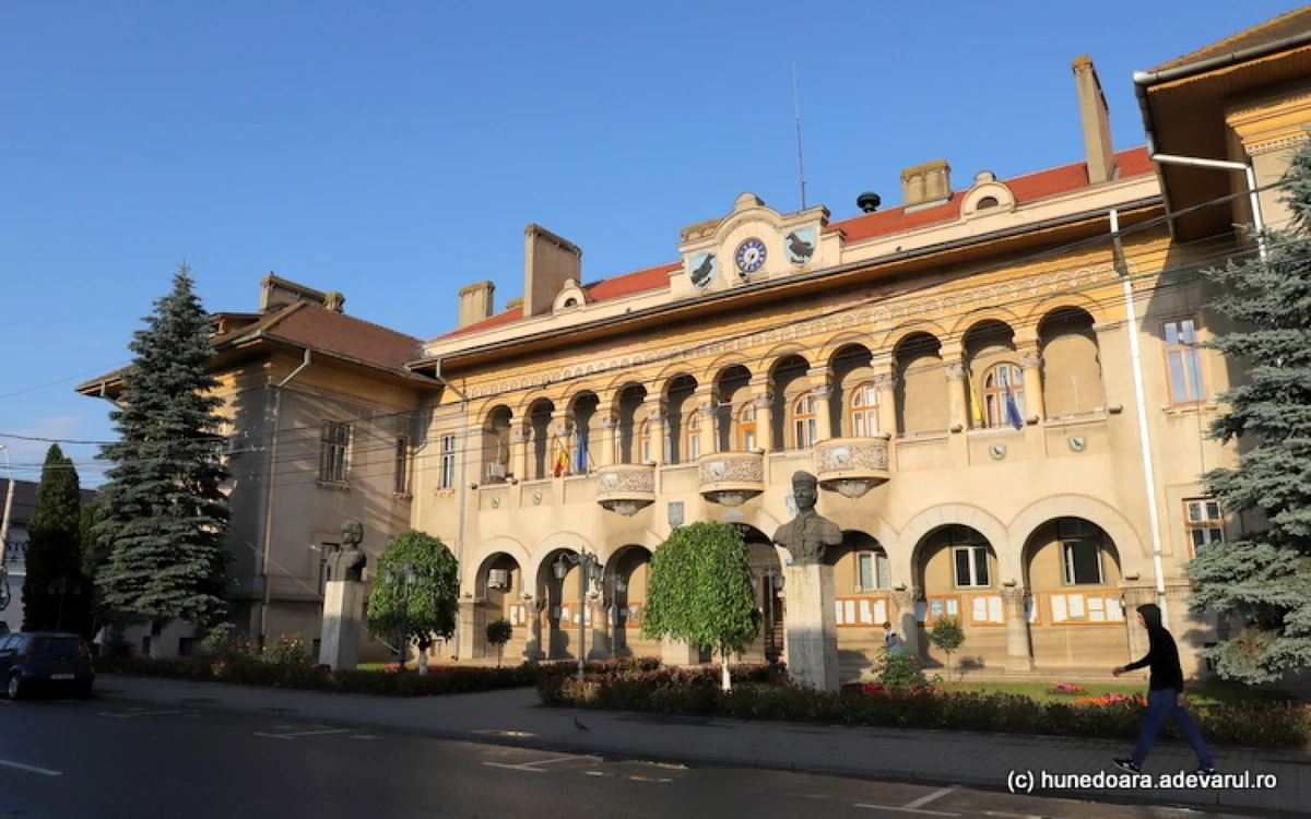 Primăria Hunedoara. Foto: Daniel Guţă. ADEVĂRUL