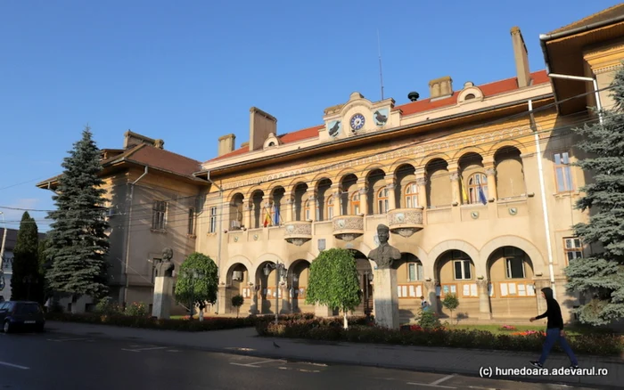 Primăria Hunedoara. Foto: Daniel Guţă. ADEVĂRUL