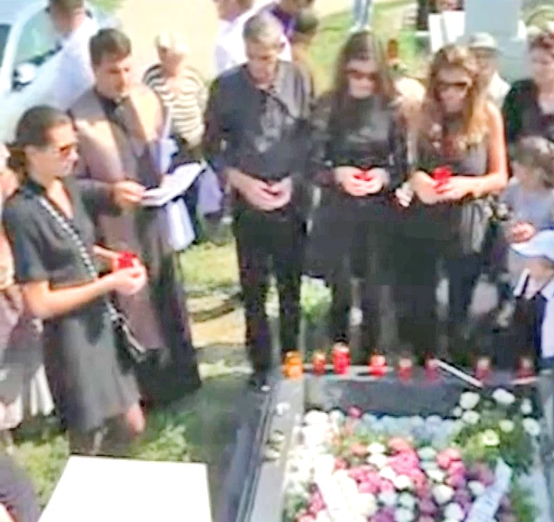 Surorile Gabor şi tatăl lor s-au reunit ieri la mormântul Veronicăi Bulai