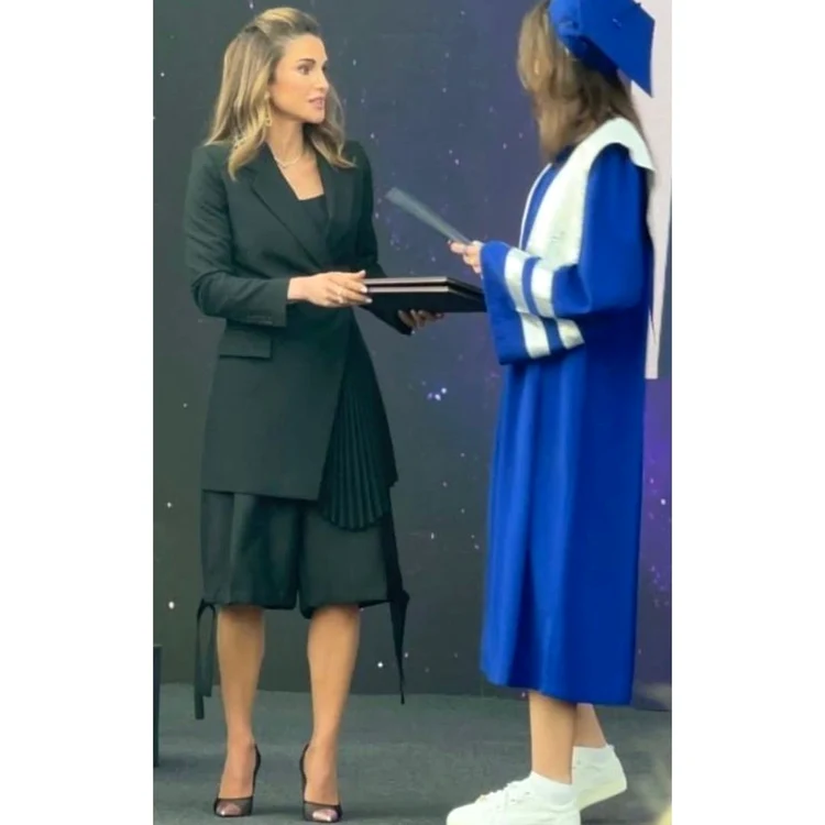 Rania în bermude masculine, Instagram (2) jpg