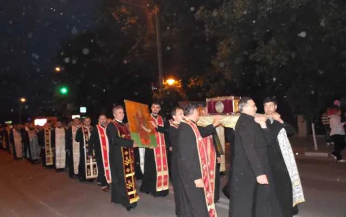 La procesiune a participat un sobor format din zeci de preoţi