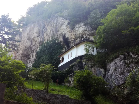 Schitul Pahomie din Parcul Național Buila Vânturarița în județul Vâlcea Foto Daciana Stoica pg