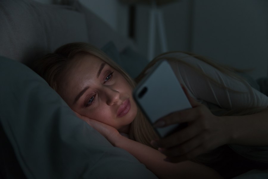 „Putrezirea în pat”, un nou fenomen viral pe TikTok. Ce spun experții despre trendul de a sta în pat toată ziua