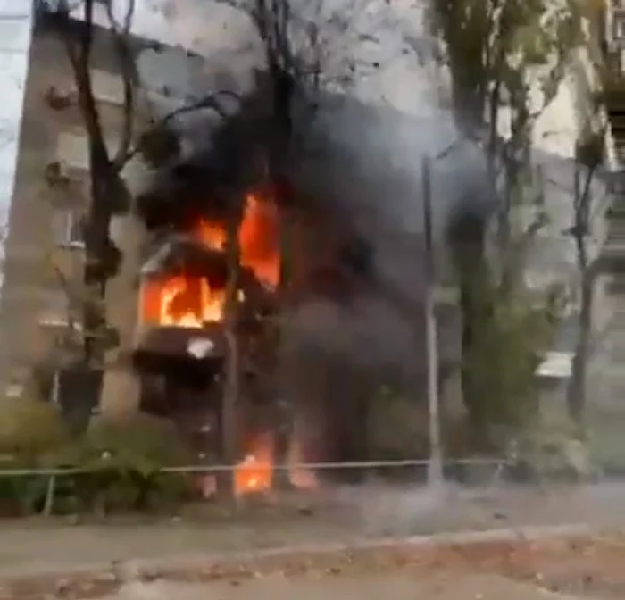 Bloc de locuințe vizat de o rachetă rusească FOTO Twitter