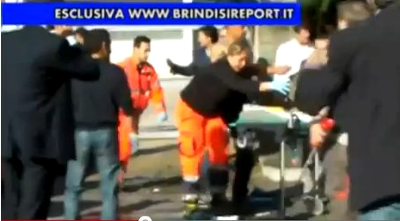 
    Atentat în Italia  